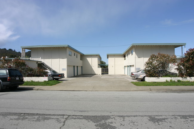 1336 Adobe Dr in Pacifica, CA - Foto de edificio - Building Photo