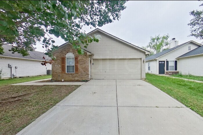 4302 Village Bend Dr in Indianapolis, IN - Building Photo