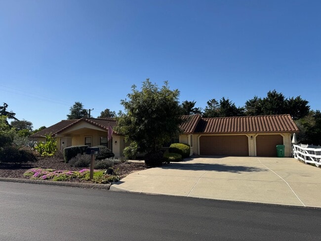 property at 1180 La Loma Dr