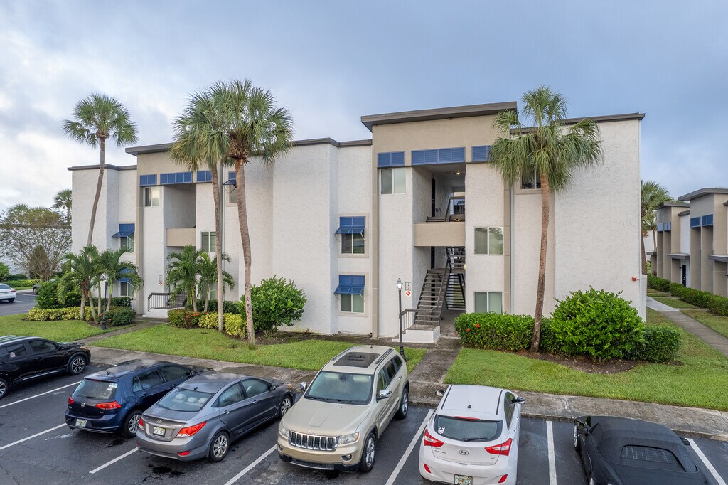 Lakeside Villas Apartments in Orlando, FL