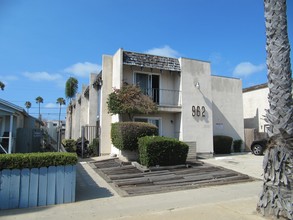 962 Thomas Ave in San Diego, CA - Building Photo - Building Photo