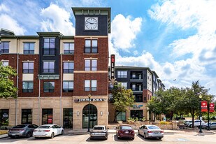 Elan at Bluffview in Dallas, TX - Building Photo