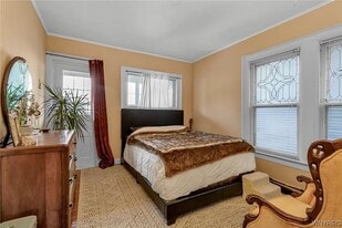 175 Saint James Pl in Buffalo, NY - Building Photo