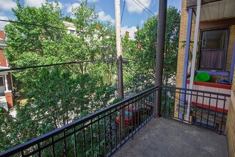 405 Peebles St, Unit 2 in Pittsburgh, PA - Foto de edificio - Building Photo