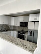 10395 N Kendall Dr in Miami, FL - Building Photo - Building Photo