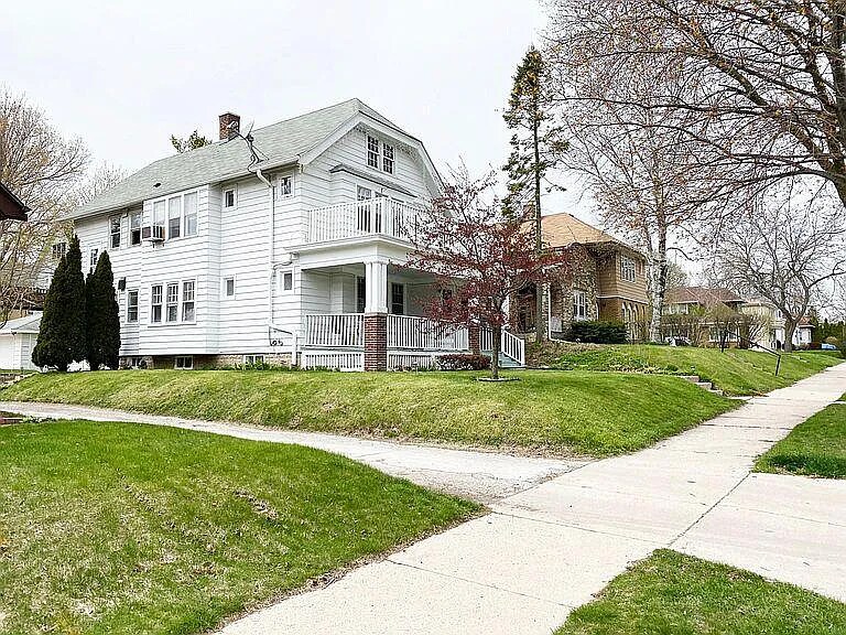 3561 N Murray Ave in Shorewood, WI - Building Photo