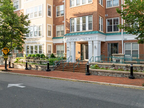 Harbor Point West in Woodbridge, VA - Building Photo - Building Photo