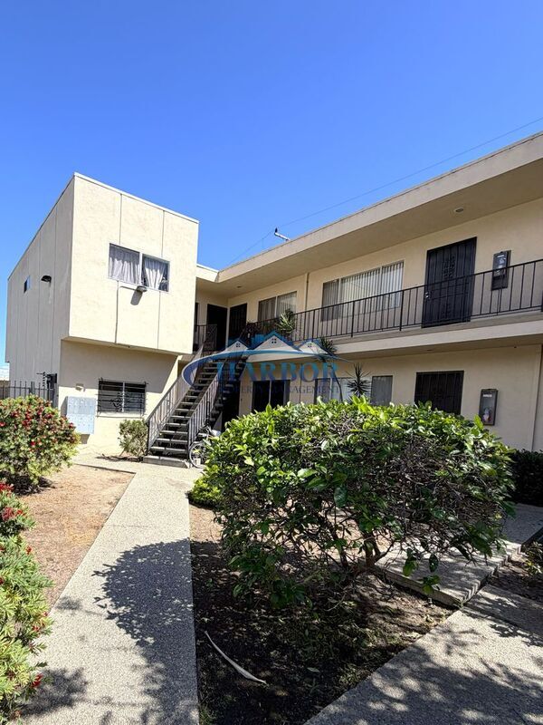 12302 S Inglewood Ave in Hawthorne, CA - Building Photo - Building Photo