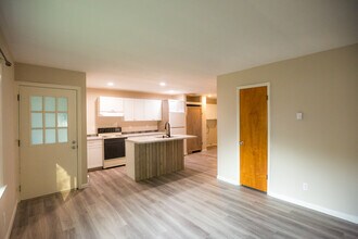 3 Sawdey Rd, Unit Newly Remodeled 1 BR in Horseheads, NY - Foto de edificio - Building Photo