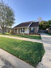 200 Turtle Creek Dr in Lafayette, LA - Foto de edificio - Building Photo