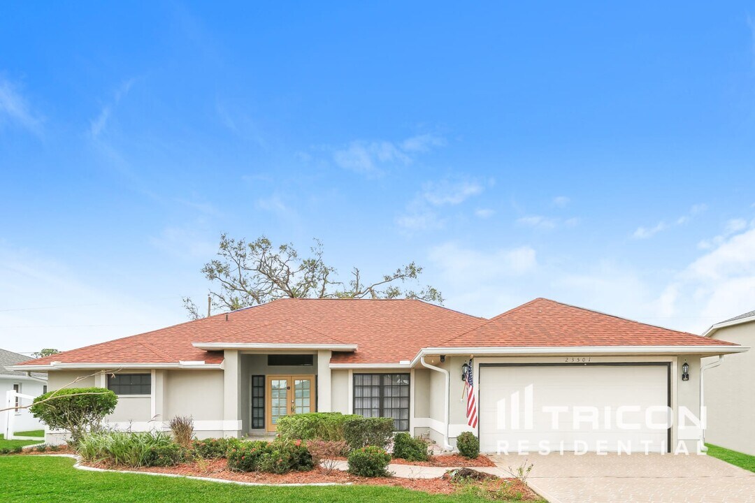 23501 Rocket Ave in Port Charlotte, FL - Building Photo