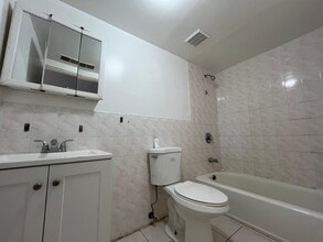 15 Bergen Ave, Unit 2 in Jersey City, NJ - Foto de edificio - Building Photo