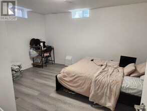 174 Trail Blvd in Springwater, ON - Building Photo - Building Photo