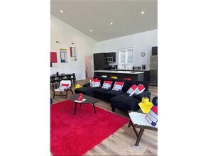 1013 Gardner St in Wayzata, MN - Building Photo - Building Photo