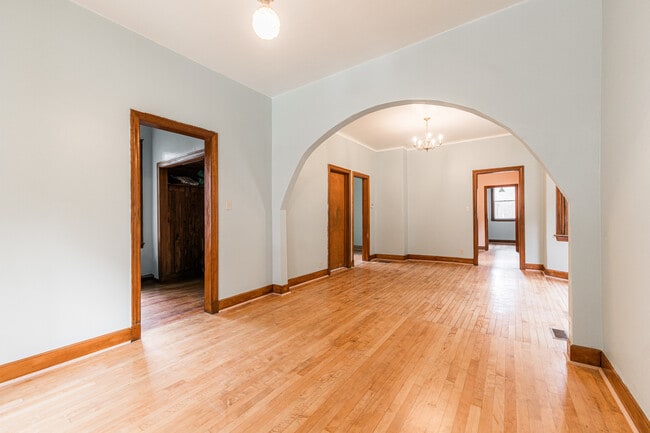 2735 W St Georges Ct in Chicago, IL - Building Photo - Building Photo