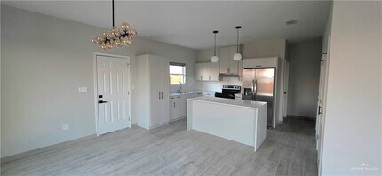 15 Selena St in Mission, TX - Foto de edificio - Building Photo