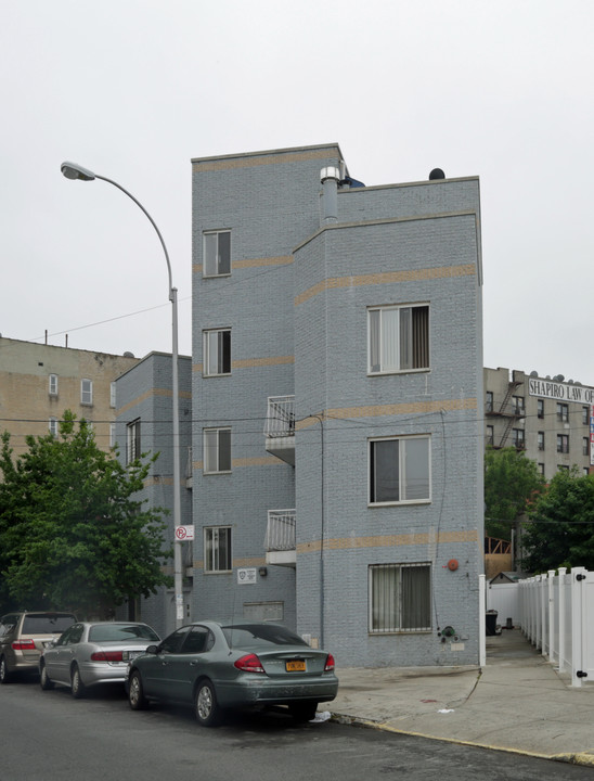 2523 Barnes Ave in Bronx, NY - Building Photo