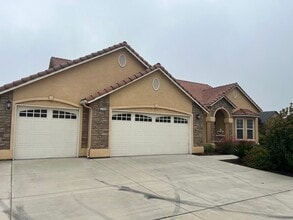 2700 7th Ave Dr in Kingsburg, CA - Building Photo - Building Photo