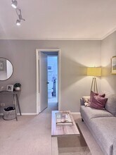 426 W Barry Ave, Unit 209 in Chicago, IL - Building Photo - Building Photo