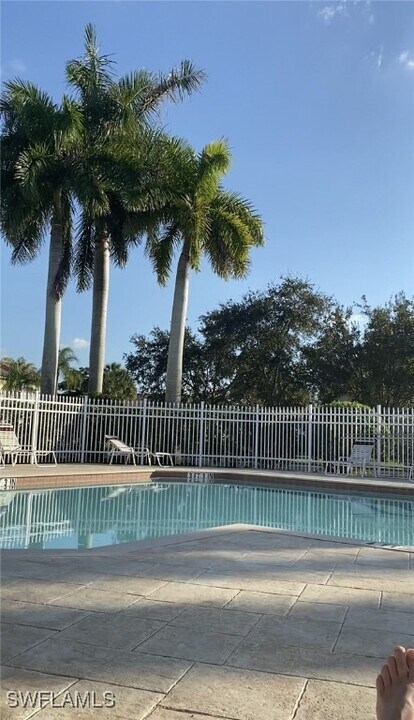 768 Hampton Cir in Naples, FL - Building Photo