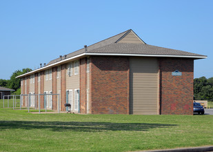 Parkview Terrace in Tulsa, OK - Building Photo - Building Photo