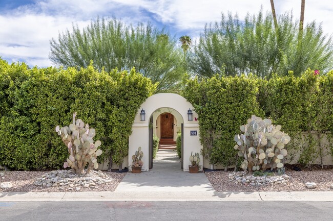 524 S Calle Ajo in Palm Springs, CA - Foto de edificio - Building Photo