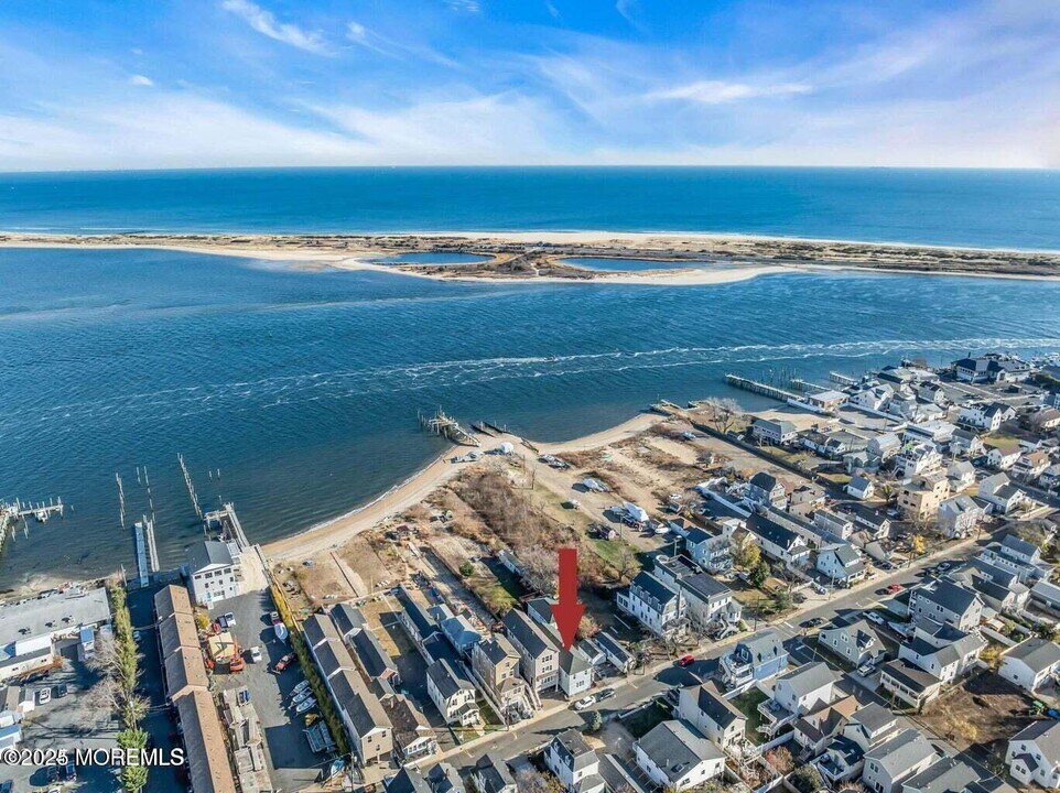 48 5th St in Highlands, NJ - Building Photo