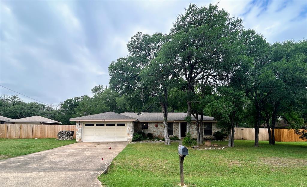 1012 Mockingbird Dr in Manchaca, TX - Building Photo