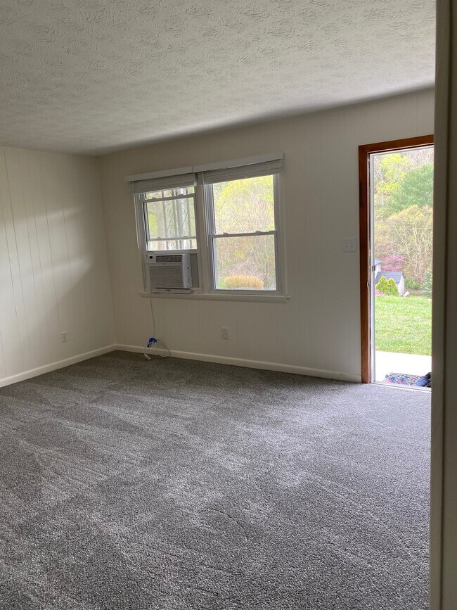 60 Webb Cove Rd, Unit UnitA in Asheville, NC - Building Photo - Building Photo