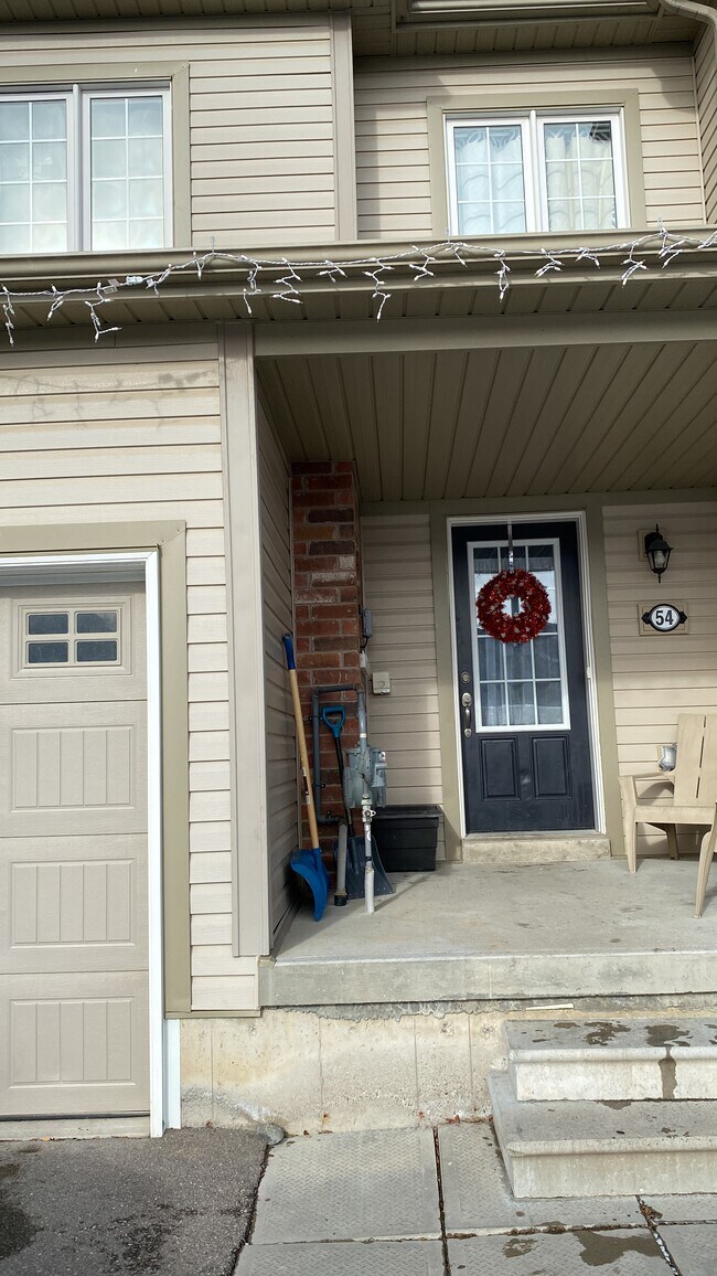 54 Butcher Cres in Brantford, ON - Building Photo - Building Photo