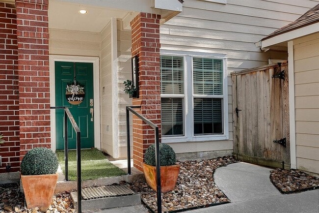 property at 15 S Avonlea Cir