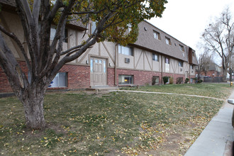 Hawk Point Apartments in Denver, CO - Foto de edificio - Building Photo