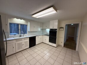 44 Pine Hill Rd in Avon, CT - Building Photo - Building Photo