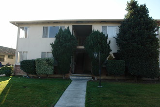 1646 Newhall St in Santa Clara, CA - Building Photo - Building Photo