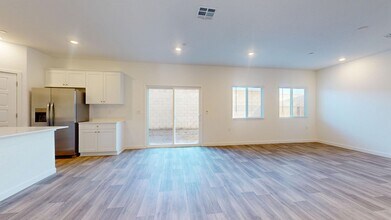 4469 Buckingham Ave in Clovis, CA - Building Photo - Building Photo