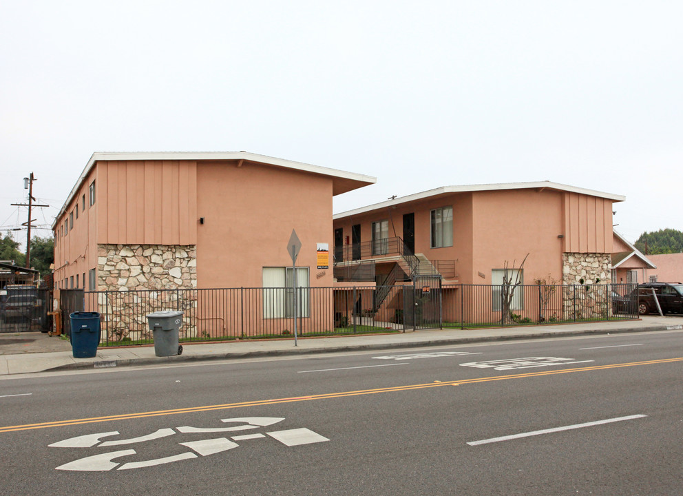 10236 California Ave in South Gate, CA - Foto de edificio