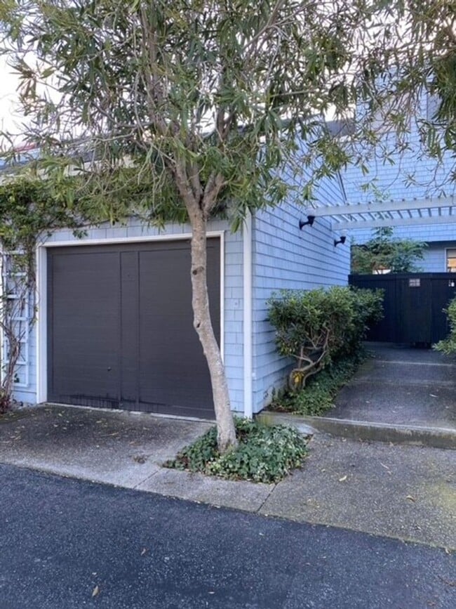 412 Barnegat Ln in Redwood City, CA - Building Photo - Building Photo