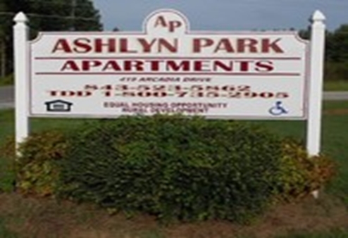 Ashlyn Park in Mc Coll, SC - Foto de edificio