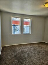 627 5th Ave, Unit 1/2 in Coraopolis, PA - Building Photo - Building Photo