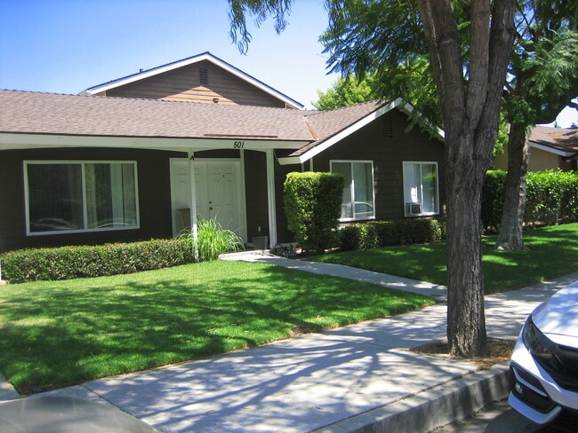 409 Sunflower Ave, Unit B