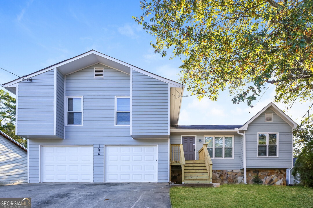 1076 Brown Duck Trail in Lawrenceville, GA - Building Photo