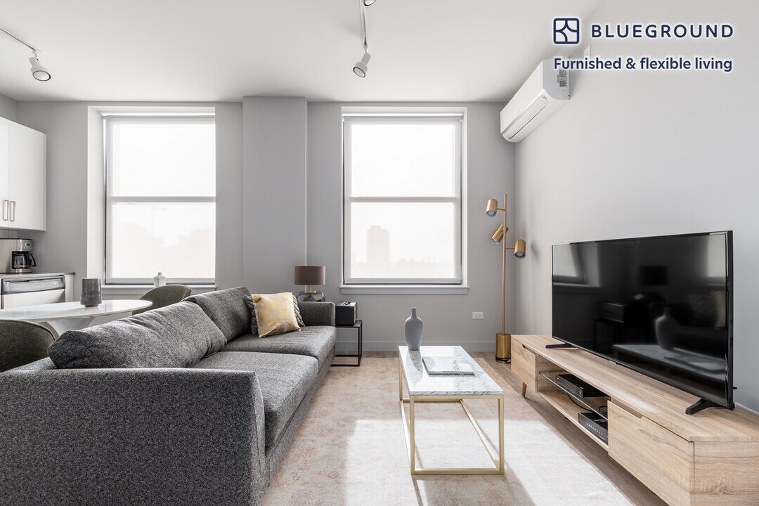 330 S Wells St in Chicago, IL - Building Photo