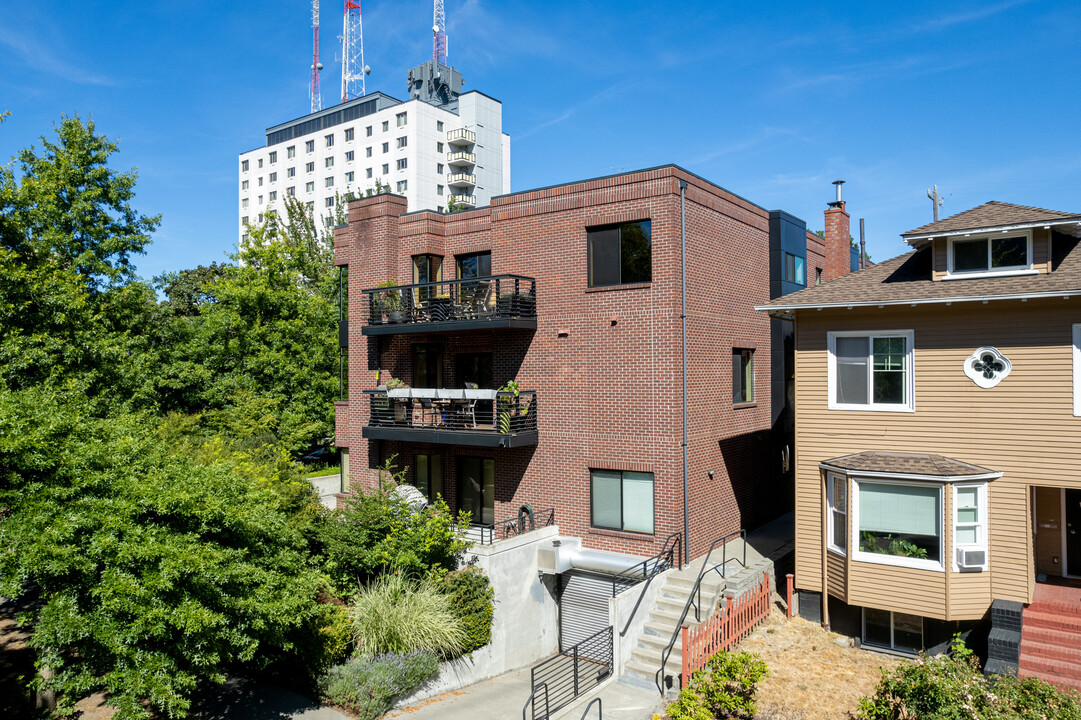 1605 E Pike St in Seattle, WA - Foto de edificio