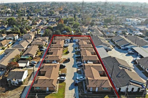 9230 Cedar St in Bellflower, CA - Foto de edificio