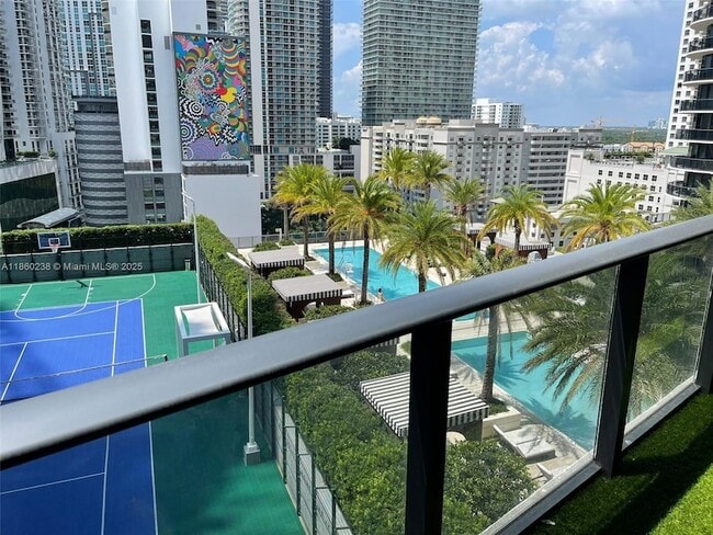 801 S Miami Ave, Unit 1202 in Miami, FL - Foto de edificio - Building Photo