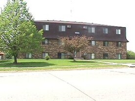 1305 Sunset St in Iowa City, IA - Building Photo