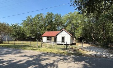 508 Mccanne Rd in Newark, TX - Building Photo - Building Photo