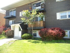 10748 S Harlem Ave in Worth, IL - Building Photo