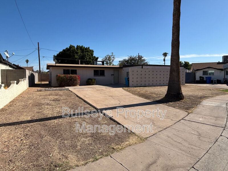 13635 N 32nd Dr in Phoenix, AZ - Building Photo