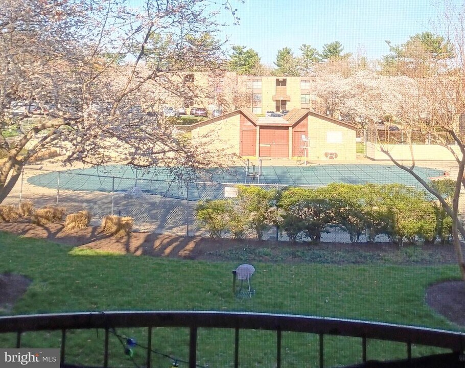 3331 Huntley Sq Dr in Temple Hills, MD - Building Photo